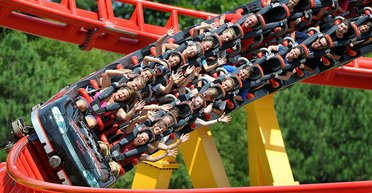 Пасажири непритомніють: у мережі показали найшвидші американські гірки у світі (відео)