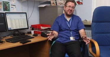 Хирург, обвиненный в ампутации собственных ног, может стать астронавтом