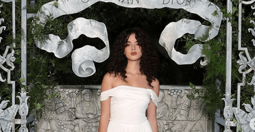 Донька Моніки Беллуччі у "весільній" сукні вийшла на публіку (фото)