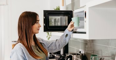 У жодному разі: 11 продуктів, які не можна ставити в мікрохвильовку