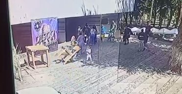 Інсталяція в Дніпрі проломила череп дитині: 9-річна дівчинка у комі (відео)