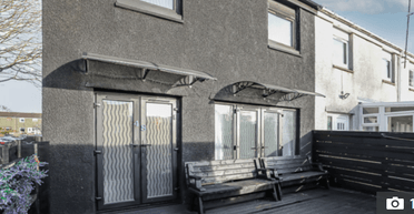 Обычный дом с террасой и тремя спальнями скрывает внутри мрачный секрет (фото)