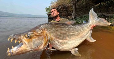 Чоловік, який подорожує світом у пошуках рідкісних риб, показав "річкових монстрів" (фото)