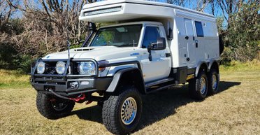 Для самых суровых условий: представлен шестиколесный автодом Toyota Land Cruiser (видео)