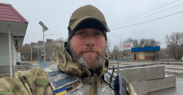 Известный актер-воин показал своего 4-месячного сына (фото)