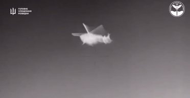 Исторический удар: бойцы ГУР впервые в мире с морского дрона попали в воздушную цель (видео)