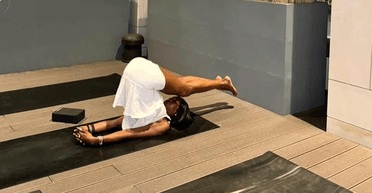 53-річна Наомі Кемпбелл продемонструвала свою гнучкість (фото)