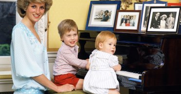 Доводилося ховати: які непристойні подарунки дарувала принцеса Діана своїм дітям
