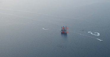 Попытался атаковать украинские суда: ВСУ попали в самолет РФ в Черном море (видео)