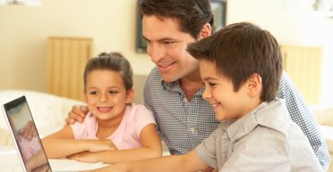 Рада узаконила право батьків з дітьми на дистанційну роботу: подробиці