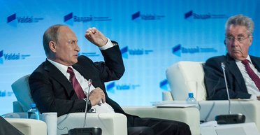Мягко стелет. Зачем Путин приглашает Вашингтон в "нормандскую четверку"