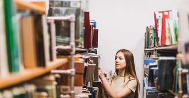 Украинцы получат от государства более 900 гривен на покупку книг: когда и куда поступят средства