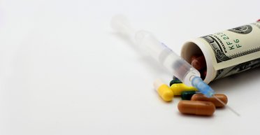 Пчелы против меда. Как фармбизнес ссорился и мирился с Минздравом из-за госзакупок