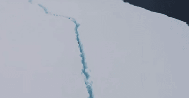 Удвічі більший за Лондон: гігантський айсберг почав рух через майже 50 років (карта)