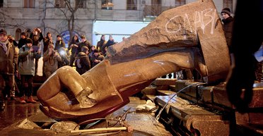 След от нагайки. Как революция не отпускает