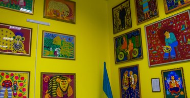 Охранник полез в горящий музей. Как в Иванкове спасали шедевры Примаченко во время оккупации