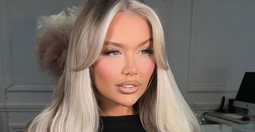 "Всесвіт скопіював і вставив": ніхто не може розрізнити ідентичних дочку та матір (фото)