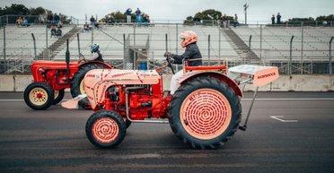 Найповільніші перегони: Porsche влаштували незвичайні змагання (відео)
