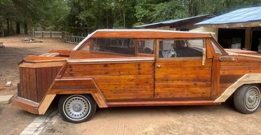 У США на продаж виставили дивний пікап Ford із дерева (фото)