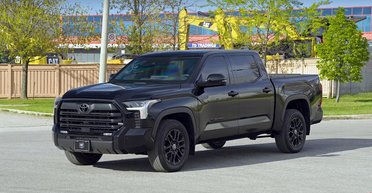 Броня, сирена и тепловизор: презентован экстремальный пикап Toyota (видео)