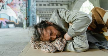 За чертой: в 2023 году уровень бедности растет не только в Украине, но и по всей Европе