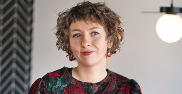 Место притяжения. Оксана Хмелевская: "Мужчины в Украине читают детективы и классику, а женщины — любовные романы и фэнтези"