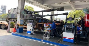 Артилерія на автозаправках: у містах Тайваню розміщують військову техніку (фото)