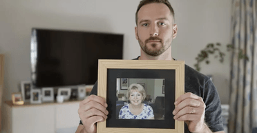 "Останній подарунок": залишений покійною матір'ю конверт приніс чоловікові багатство