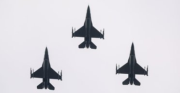 Американські F-16 уночі підняли для перехоплення літаків РФ над Аляскою, — CBS News