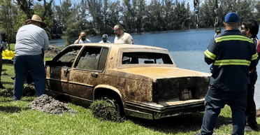 "Підводна стоянка": водолази витягли понад 30 машин з озера у США (відео)