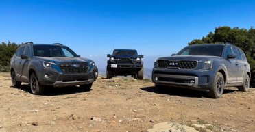 Новітні кросовери Subaru та Kia порівняли на бездоріжжі (відео)