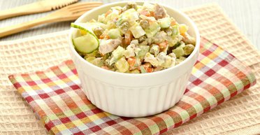 Низкокалорийный оливье: рецепт любимого салата без вреда для фигуры