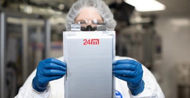 Превзойдут обычные батареи: литий-металлические аккумуляторы стали стабильнее и надежнее