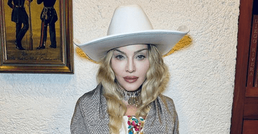 "За гроші можна купити все": Мадонна приміряла одяг Фріди Кало та зазнала критики (фото)