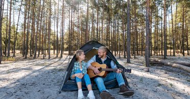Кемпинг семьи в лесу обернулся приключением: гостем оказался не тот, кого ждали (фото)