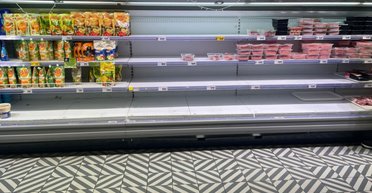 У Росії знову бідкаються: з полиць магазинів пропало куряче м'ясо (фото)