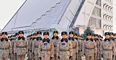 Отслеживает ракеты за тысячи километров: в Китае показали "шестиэтажный" радар (фото)