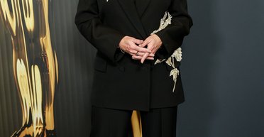 Кейт Уинслет в элегантном брючном костюме посетила Губернаторский бал (фото)