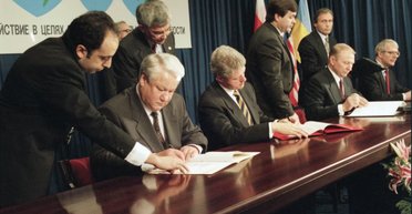 Не стоит бумаги: BBC показало Будапештский меморандум с подписями гарантов безопасности (фото)