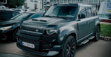 В Киеве засветился знаменитый британский внедорожник с редким тюнингом (фото)