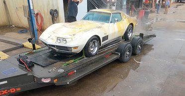 Коллекционный Chevrolet Corvette 70-х завелся после 14 лет простоя (видео)