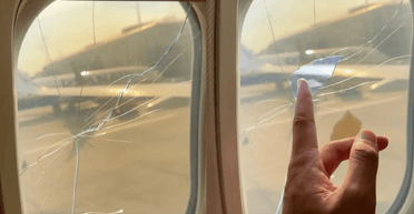 "Усі були налякані": вікна на борту пасажирського літака почали тріскатися (фото)