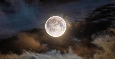 "Живий Нострадамус" думає, що Місяць може бути просунутим інопланетним артефактом