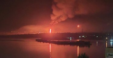 Долетіли до Саратова: дрони розбомбили російський НПЗ за 450 км від кордону з Україною (відео)