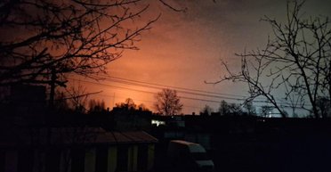 Десятки дронов: Ленинградскую область РФ массированно атакуют БпЛА, пылает морской порт (видео)