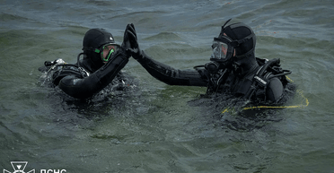 Работали при -15: водолазы ГСЧС провели уникальную операцию после обстрела столичной ТЭЦ (видео)