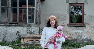 Украинка купила хату в селе за $5 тысяч — "с водой и светом": почему над ней смеются