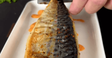 Скумбрія в овочевому соусі: рецепт смачної риби (відео)