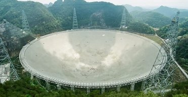 Нова технологія Китаю: найбільший радіотелескоп у світі обслуговуватимуть не люди (фото)