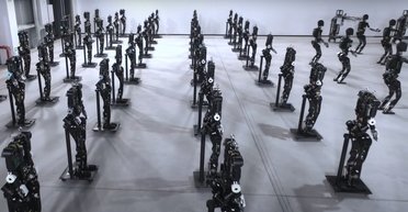 Оставила США далеко позади: китайская армия роботов растет на 300 000 за год